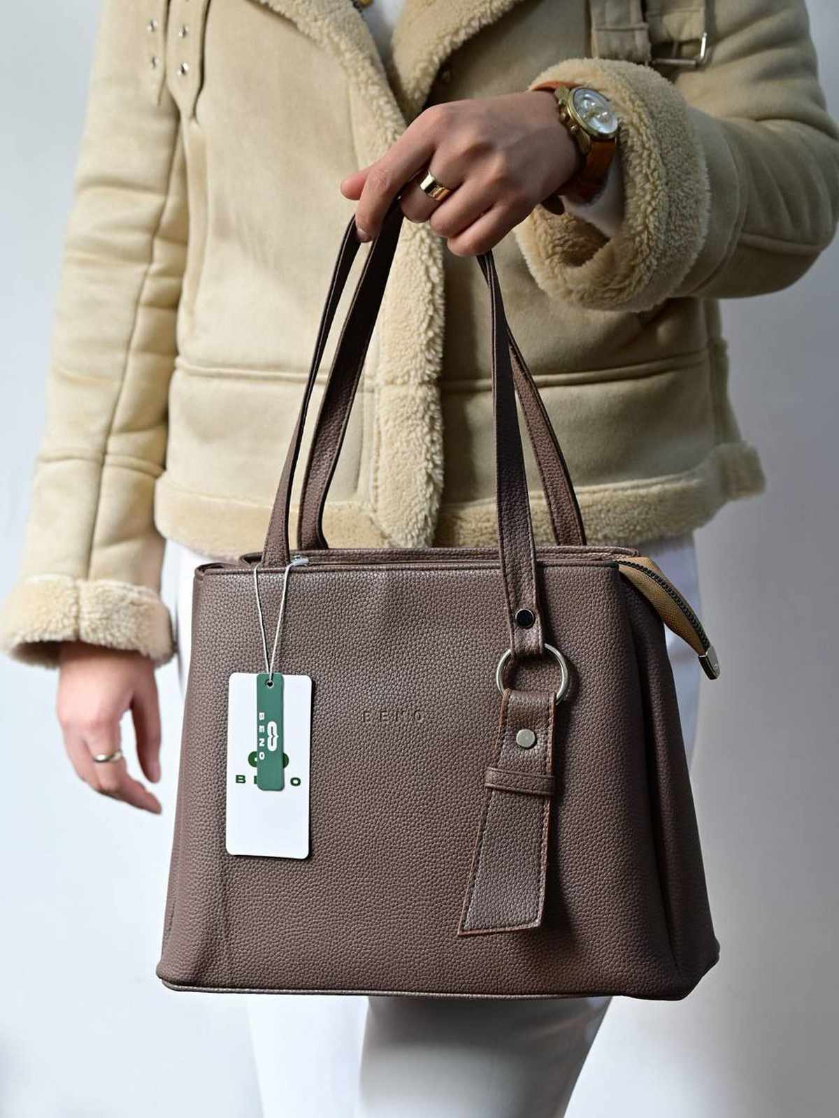 photo_2025-11-29_21-50-28 کیف دوشی زنانه بنو مدل ژینو کد BENO 4880 - Image 1