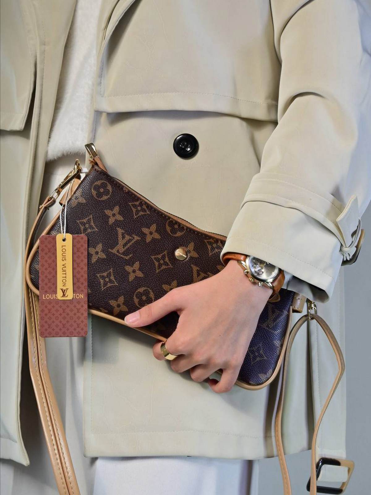 photo_2025-12-30_22-41-52 کیف دوشی زنانه بنو مدل روناک کد BENO 4918 - Image 1