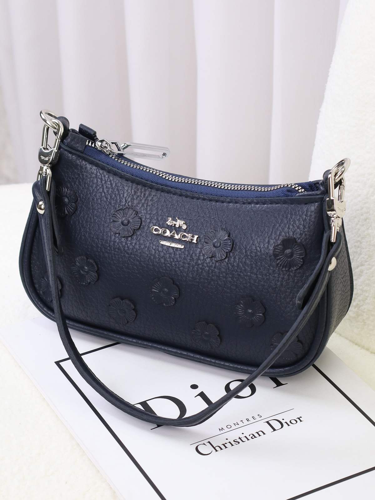 IMG_5132 کیف دستی/دوشی زنانه مدل کوچ | Coach کد SH1489 - Image 1