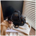 کیف دستی/دوشی زنانه وارداتی برند SUNITO&FASHION کد SF3719 - تصویر 9